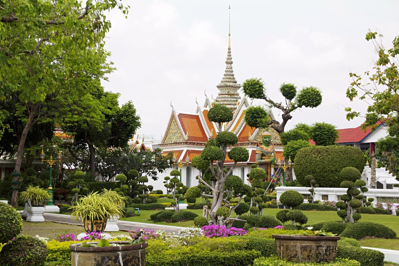 L’attribut alt de cette image est vide, son nom de fichier est bangkok-wat-arun-thailand-temple.jpg.